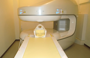 MRI（閉塞感の少ないオープンMR装置）